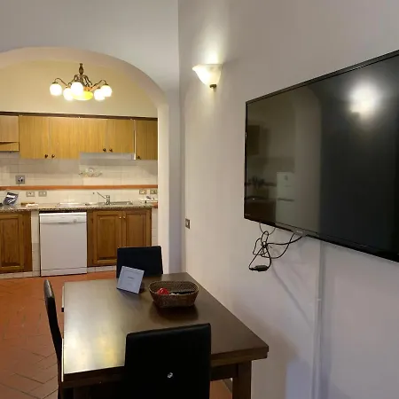 Ruote Second Floor Apartment *